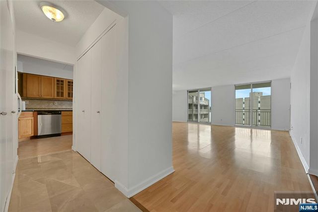 1077 River Road 1009, Edgewater, NJ 07020