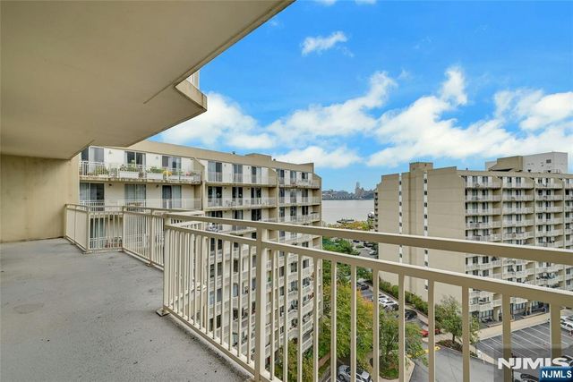 1077 River Road 1009, Edgewater, NJ 07020