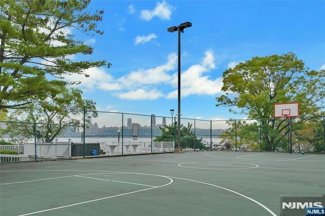 1077 River Road 1009, Edgewater, NJ 07020