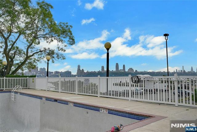 1077 River Road 1009, Edgewater, NJ 07020