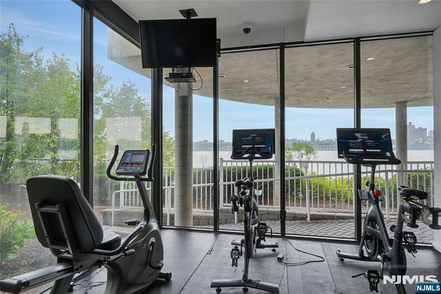 1077 River Road 1009, Edgewater, NJ 07020