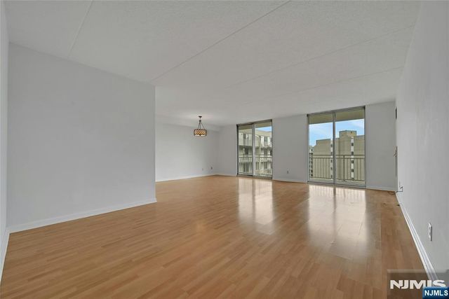 1077 River Road 1009, Edgewater, NJ 07020