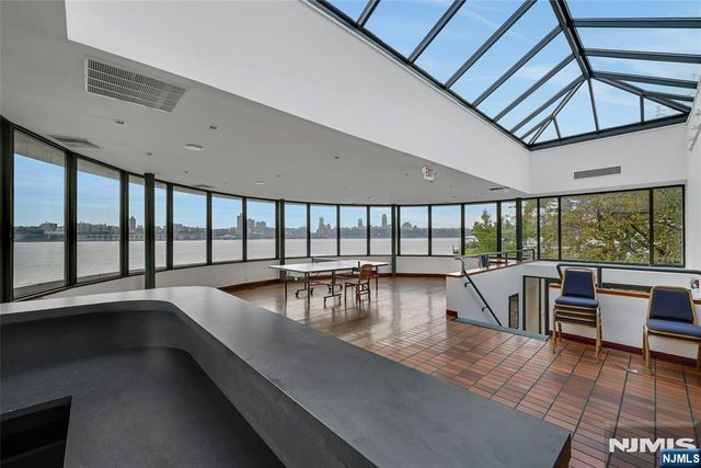 1077 River Road 1009, Edgewater, NJ 07020