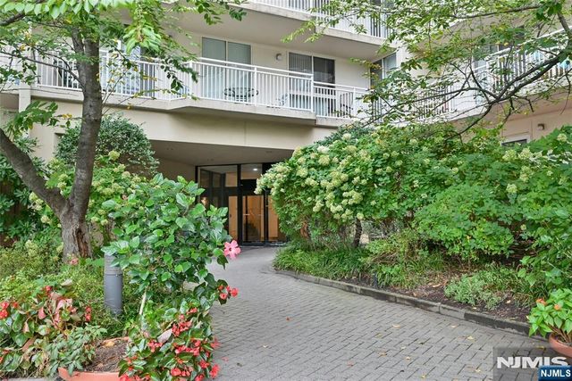 1077 River Road 1009, Edgewater, NJ 07020