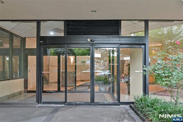 1077 River Road 1009, Edgewater, NJ 07020