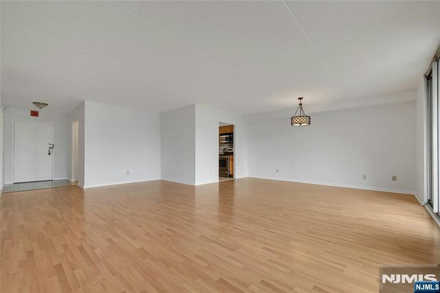 1077 River Road 1009, Edgewater, NJ 07020