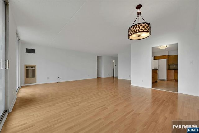 1077 River Road 1009, Edgewater, NJ 07020