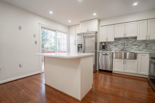 13341 FOXHOLE DR, Fairfax, VA 22033