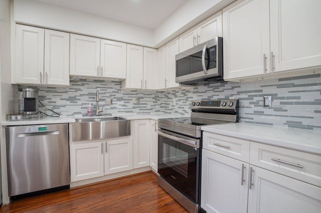 13341 FOXHOLE DR, Fairfax, VA 22033