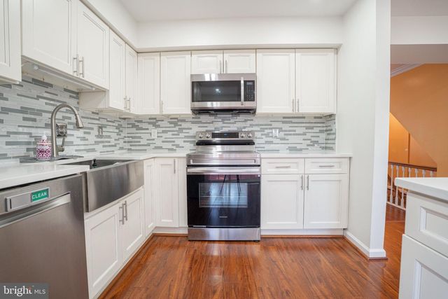13341 FOXHOLE DR, Fairfax, VA 22033