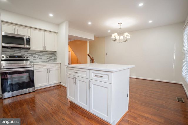 13341 FOXHOLE DR, Fairfax, VA 22033