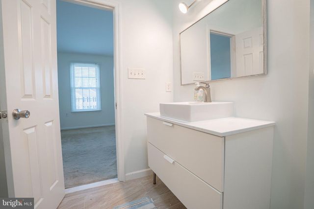 13341 FOXHOLE DR, Fairfax, VA 22033