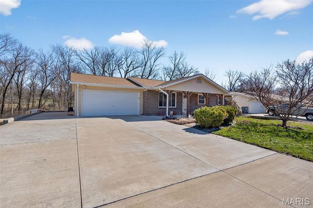 340 Woodbridge Drive, St Charles, MO 63303
