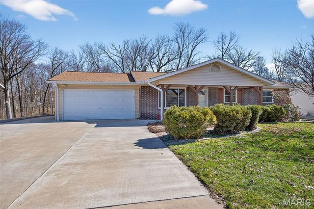 340 Woodbridge Drive, St Charles, MO 63303