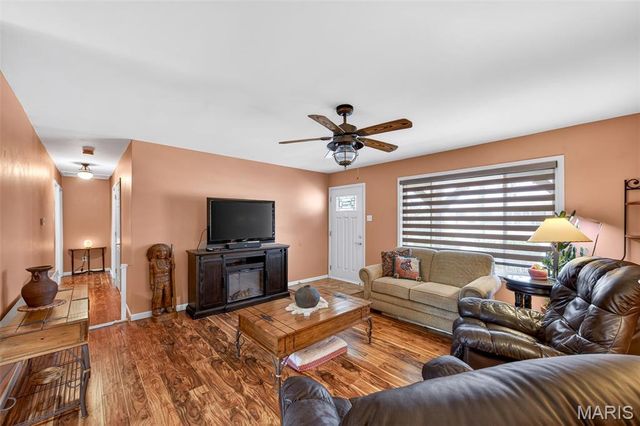 340 Woodbridge Drive, St Charles, MO 63303