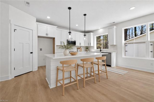 1635 Colonial AVE, Smithfield, VA 23430