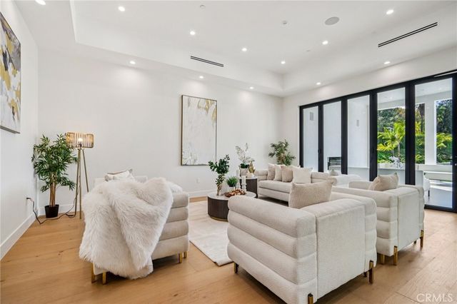 10511 Mary Bell Avenue, Shadow Hills, CA 91040