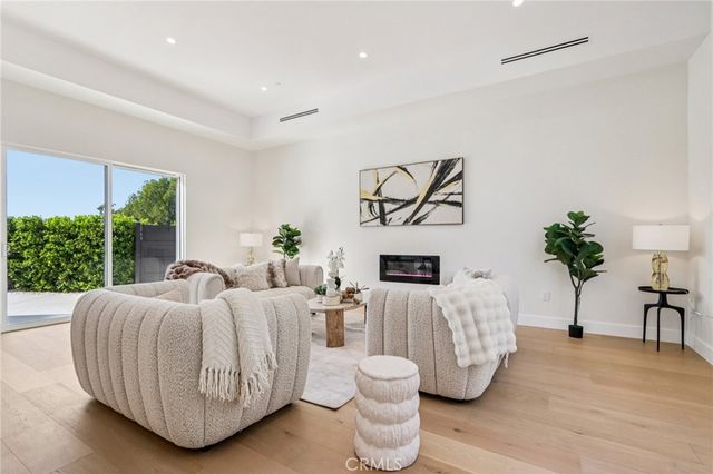 10511 Mary Bell Avenue, Shadow Hills, CA 91040