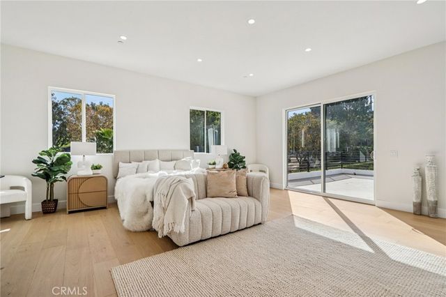 10511 Mary Bell Avenue, Shadow Hills, CA 91040