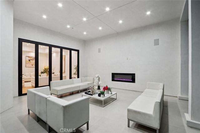 10511 Mary Bell Avenue, Shadow Hills, CA 91040