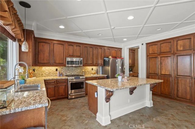 685 White Mountain Cir, Corona, CA 92881