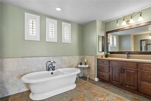 685 White Mountain Cir, Corona, CA 92881