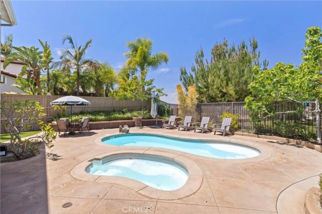 685 White Mountain Cir, Corona, CA 92881