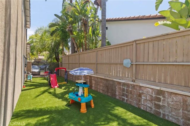 685 White Mountain Cir, Corona, CA 92881