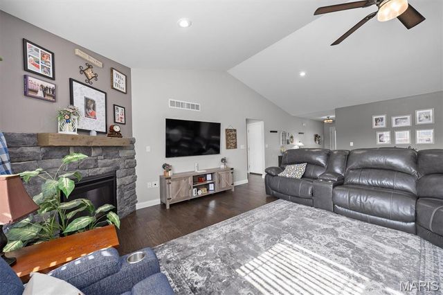 250 Beauregard Drive, Shiloh, IL 62221