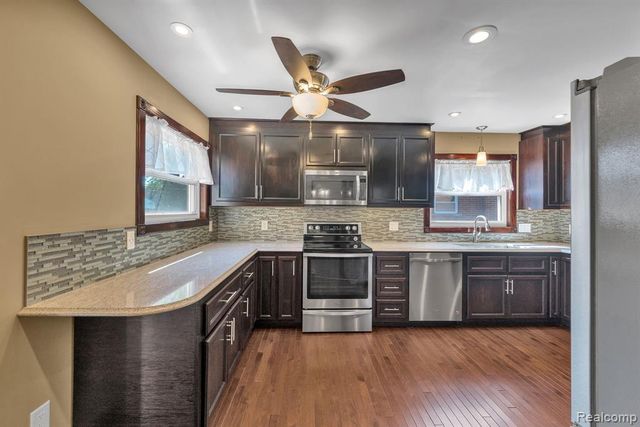 26637 Clairview Drive, Dearborn Heights, MI 48127