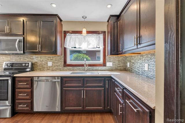 26637 Clairview Drive, Dearborn Heights, MI 48127