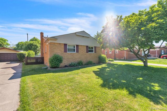 26637 Clairview Drive, Dearborn Heights, MI 48127