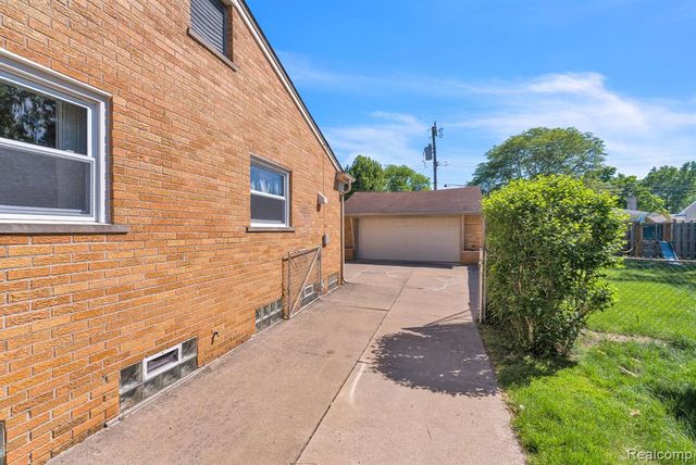 26637 Clairview Drive, Dearborn Heights, MI 48127