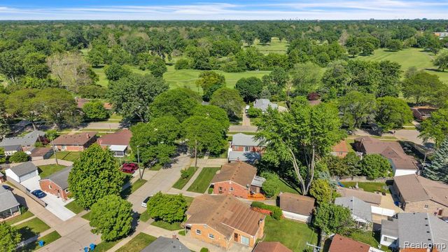26637 Clairview Drive, Dearborn Heights, MI 48127