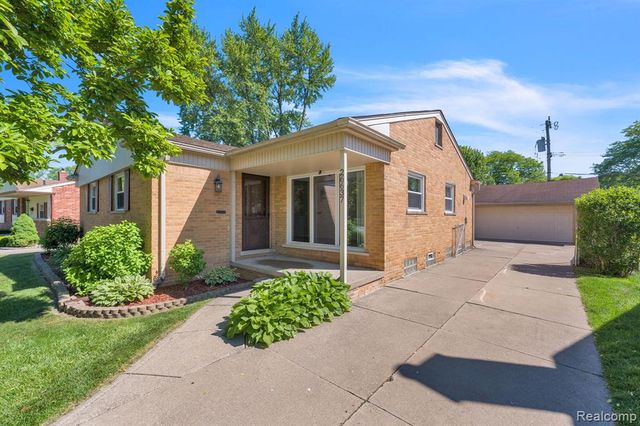 26637 Clairview Drive, Dearborn Heights, MI 48127