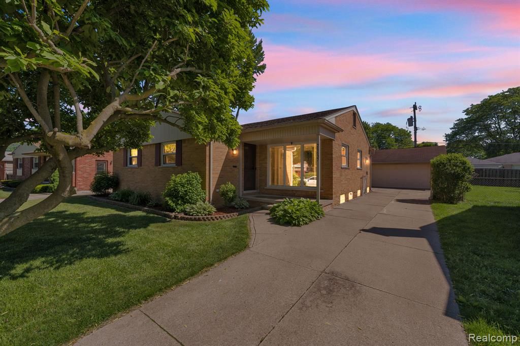 26637 Clairview Drive, Dearborn Heights, MI 48127
