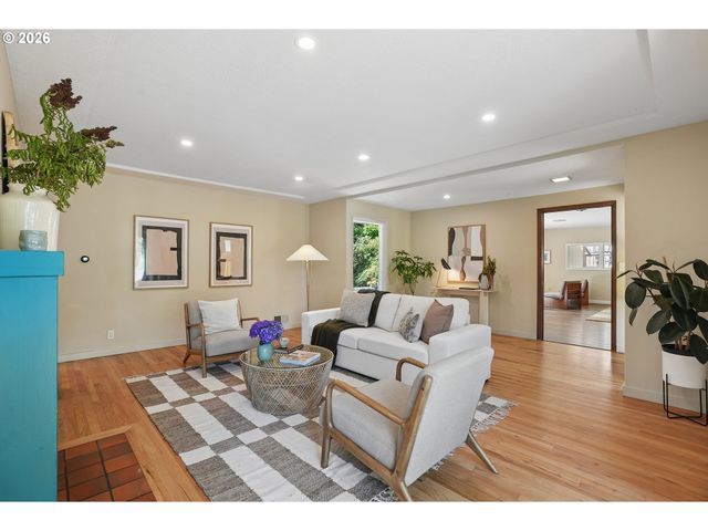 9080 Sw BRIER Ln, Portland, OR 97223