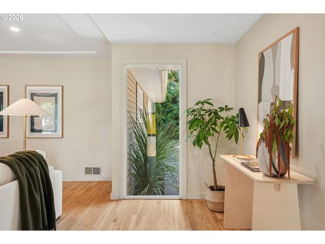 9080 Sw BRIER Ln, Portland, OR 97223