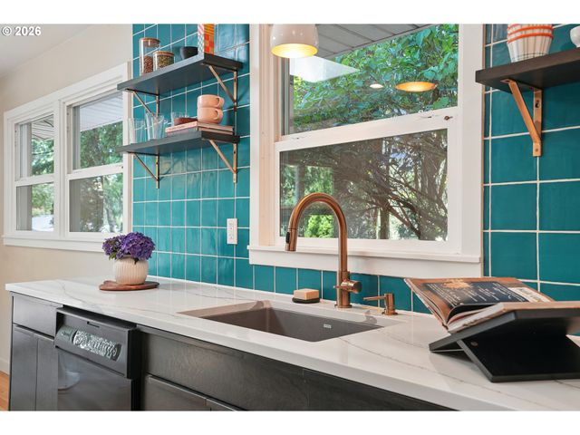 9080 Sw BRIER Ln, Portland, OR 97223