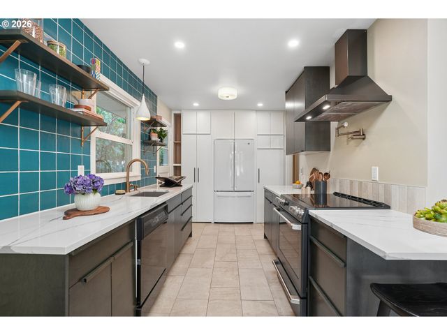9080 Sw BRIER Ln, Portland, OR 97223