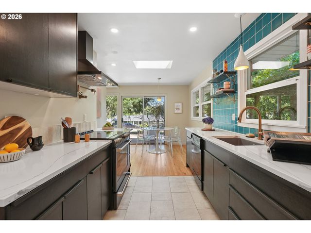 9080 Sw BRIER Ln, Portland, OR 97223