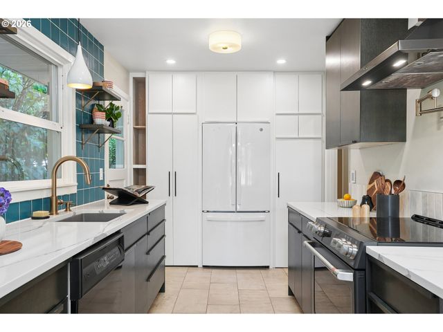 9080 Sw BRIER Ln, Portland, OR 97223