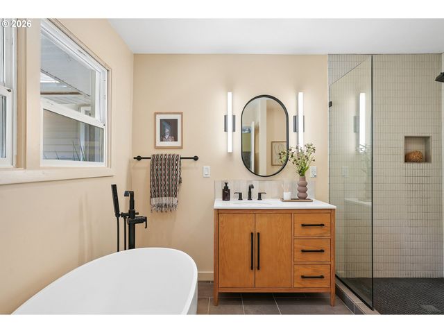 9080 Sw BRIER Ln, Portland, OR 97223