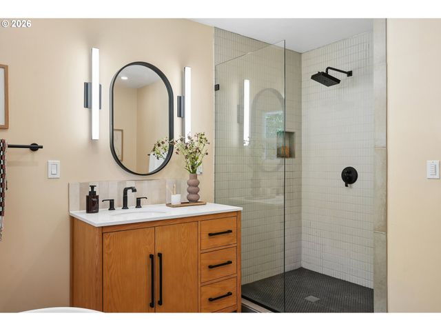 9080 Sw BRIER Ln, Portland, OR 97223