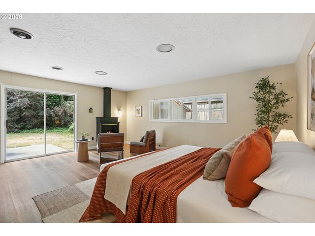 9080 Sw BRIER Ln, Portland, OR 97223