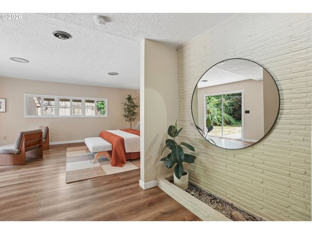 9080 Sw BRIER Ln, Portland, OR 97223
