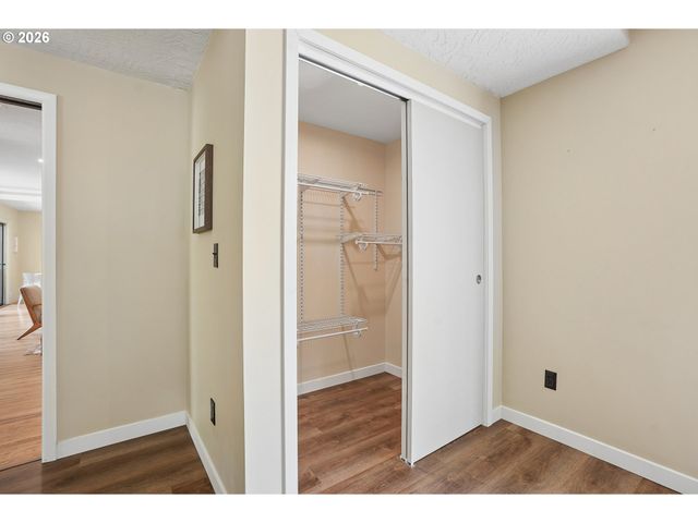 9080 Sw BRIER Ln, Portland, OR 97223