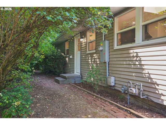 9080 Sw BRIER Ln, Portland, OR 97223