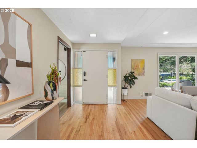 9080 Sw BRIER Ln, Portland, OR 97223
