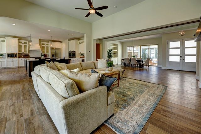 2189 E Strathspey Way, Fresno, CA 93730